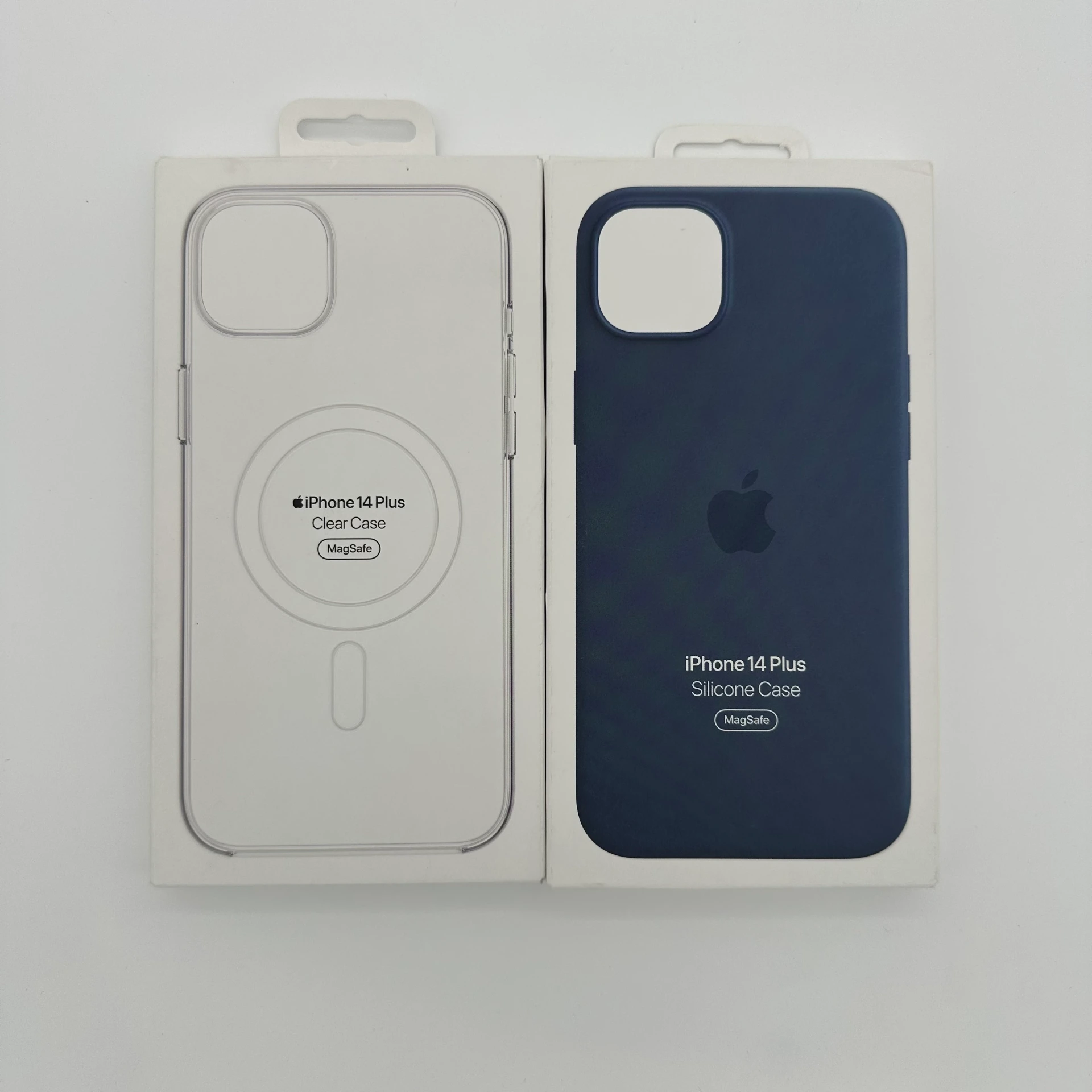 [APL-14Plus-cases] Genuine and new - Apple iPhone 14 Plus clear case and silicon blue case with MagSafe - Lot of 2