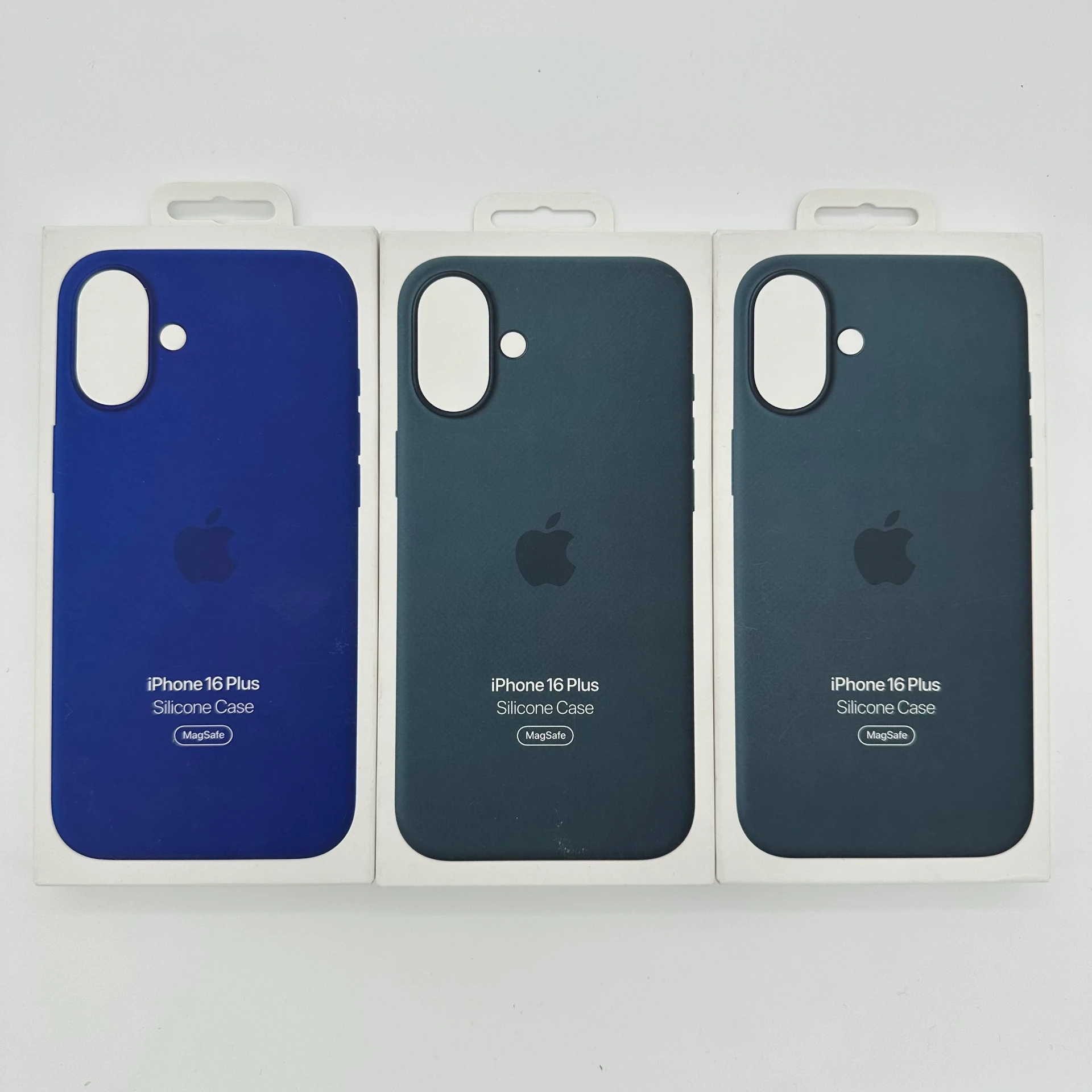 [APL-16plus] Genuine and new - iPhone 16 plus silicone cases with MagSafe - lot of 3