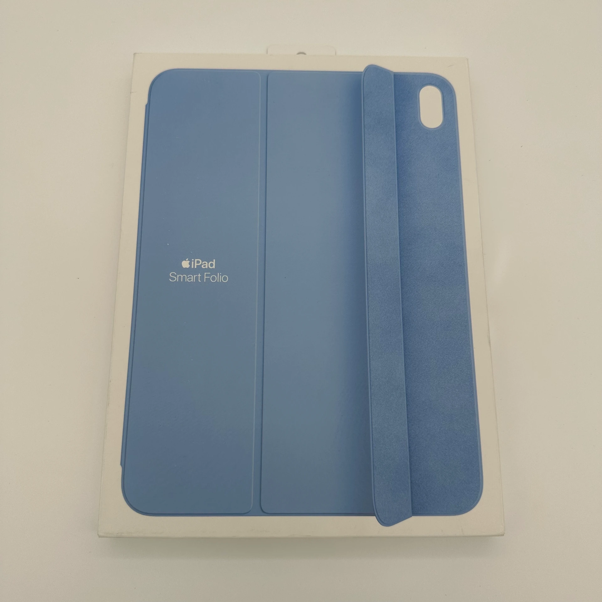 [MDEQ4ZM/A] Genuine and new - Apple iPad case smart folio sky for A16/10th gen - MDEQ4ZM/A